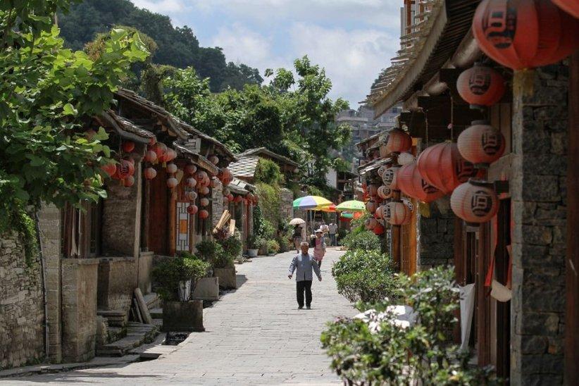 四川博驰环境:专业设计、施工,为您呈现集流直上三层花喷泉的壮观景象